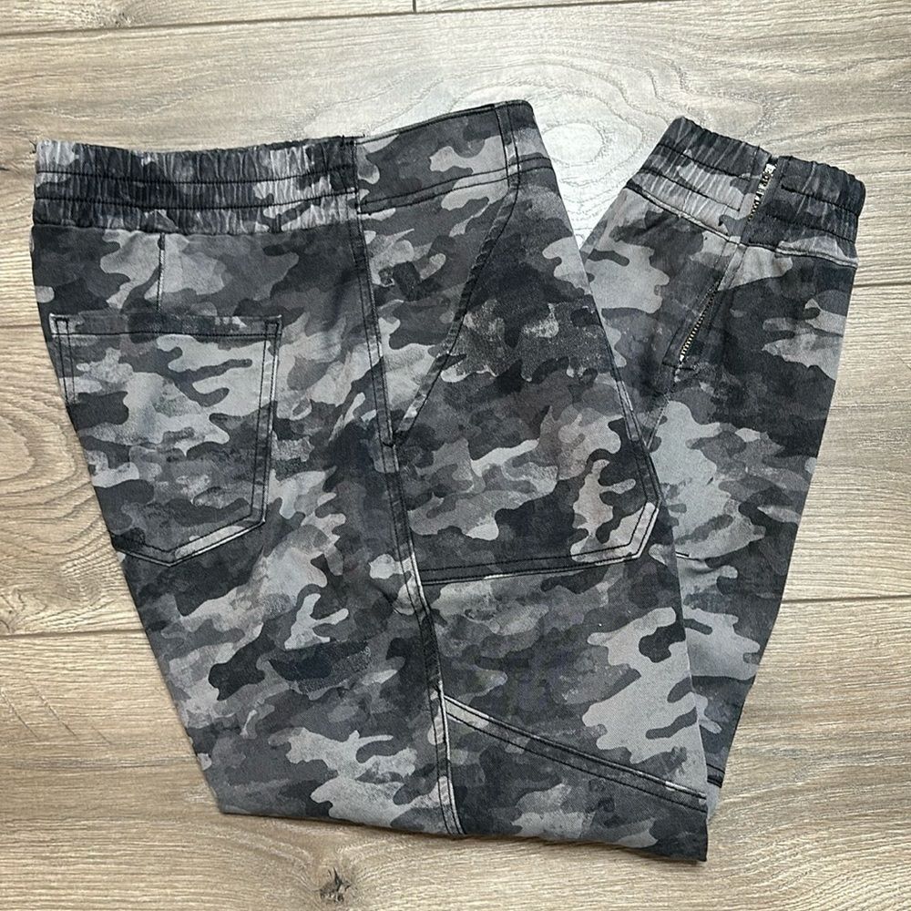 SPANX Gray & Black Camo Jogger Pants